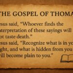 "Visual metaphor contrasting the suppression of the Gospel of Thomas with its modern rediscovery. The left side shows a man finding the Nag Hammadi jar in the desert near a large, oppressive church building (ECCLESIA). The right side shows a modern scholar studying the text ('EVANGELIUM THOMA') on a high-tech screen, symbolizing the use of AI and knowledge to unearth the hidden sayings of Jesus. A red X marks the rejection of old narratives. Keywords: Thomasine Christianity, Gnostic Gospels, Nag Hammadi Library."